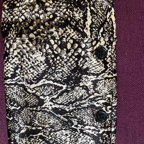 ZARA A Sexy, satiny, silky, snake print statement shirt with collar & cuffs ❣️ - Picture 5 of 8
